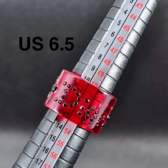 Dior Swarovski 1990s by John Galliano Logo Rhinestone Ring in Red Lucite - Picture 3 of 3